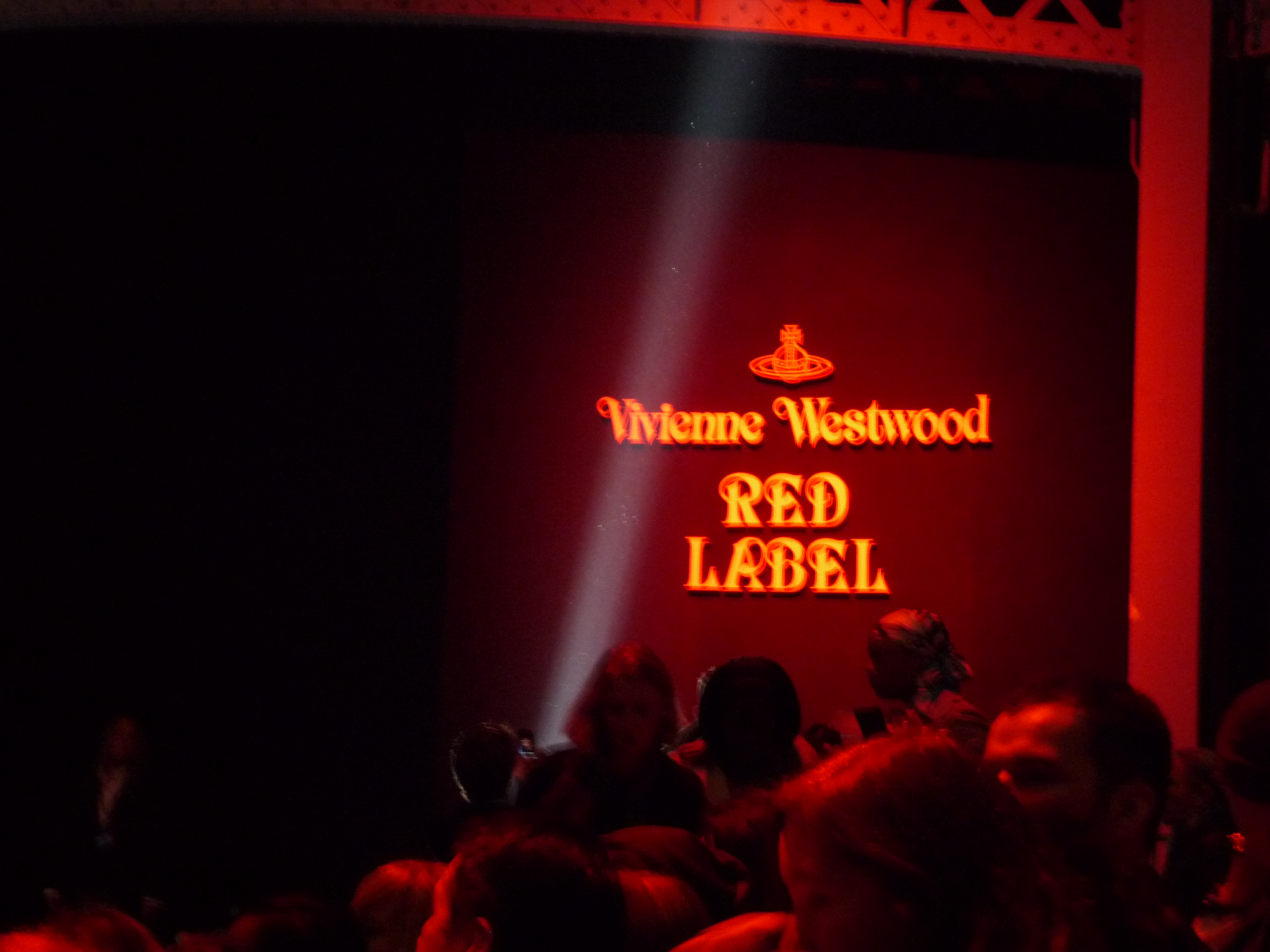 Ambiance défilé Vivienne Westwood Red Label a-w 09/10